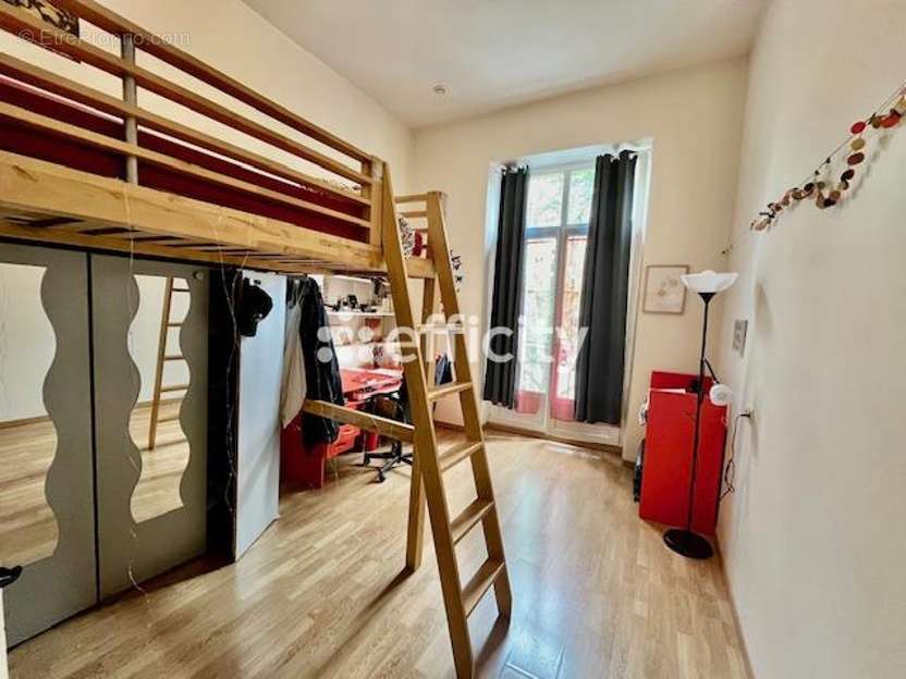 Appartement à PARIS-10E