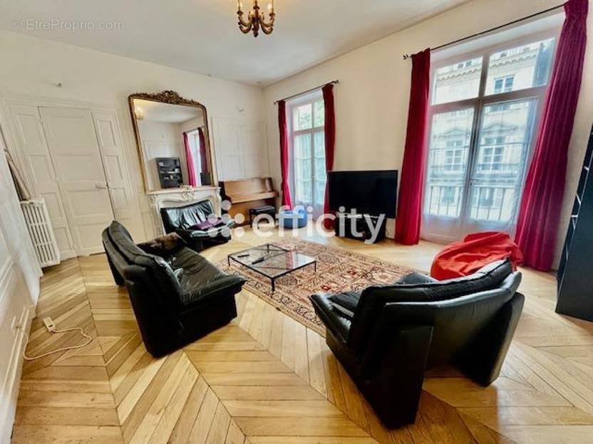 Appartement à PARIS-10E