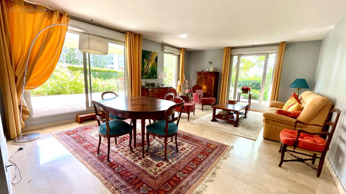 Appartement à SAINTE-FOY-LES-LYON