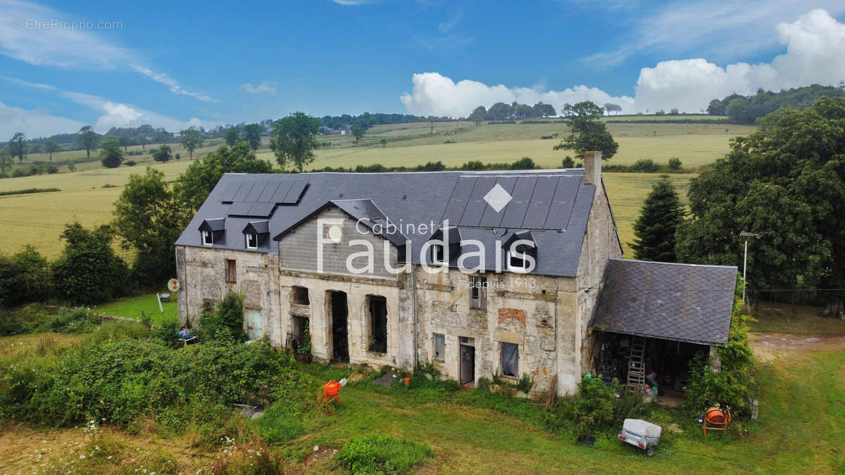 Maison à SAINT-MARTIN-DES-BESACES