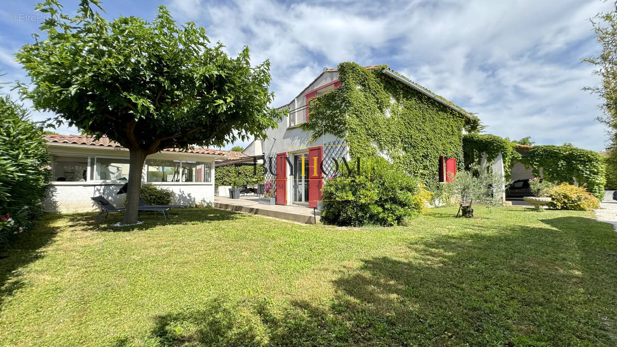 Maison à L&#039;ISLE-SUR-LA-SORGUE