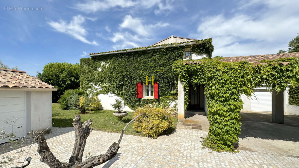 Maison à L&#039;ISLE-SUR-LA-SORGUE