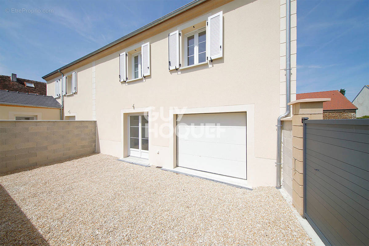 Maison à FONTENAY-TRESIGNY