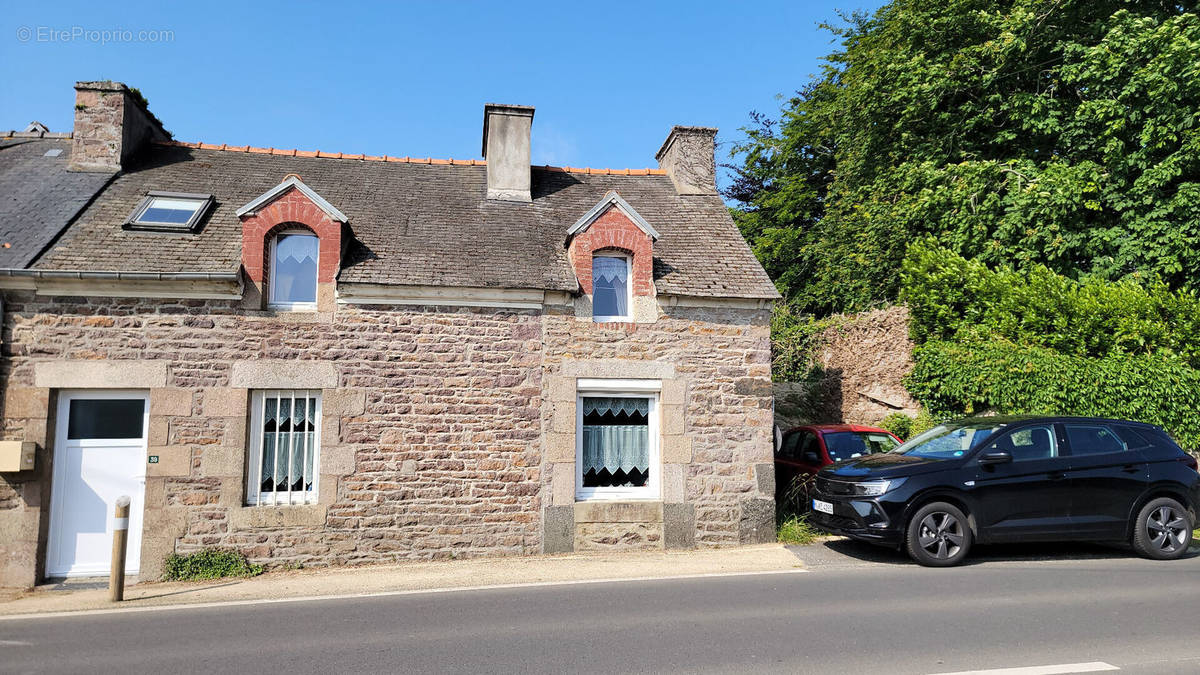 Maison à PLOUEZEC