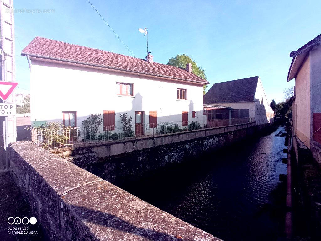 Maison à MIREBEAU-SUR-BEZE