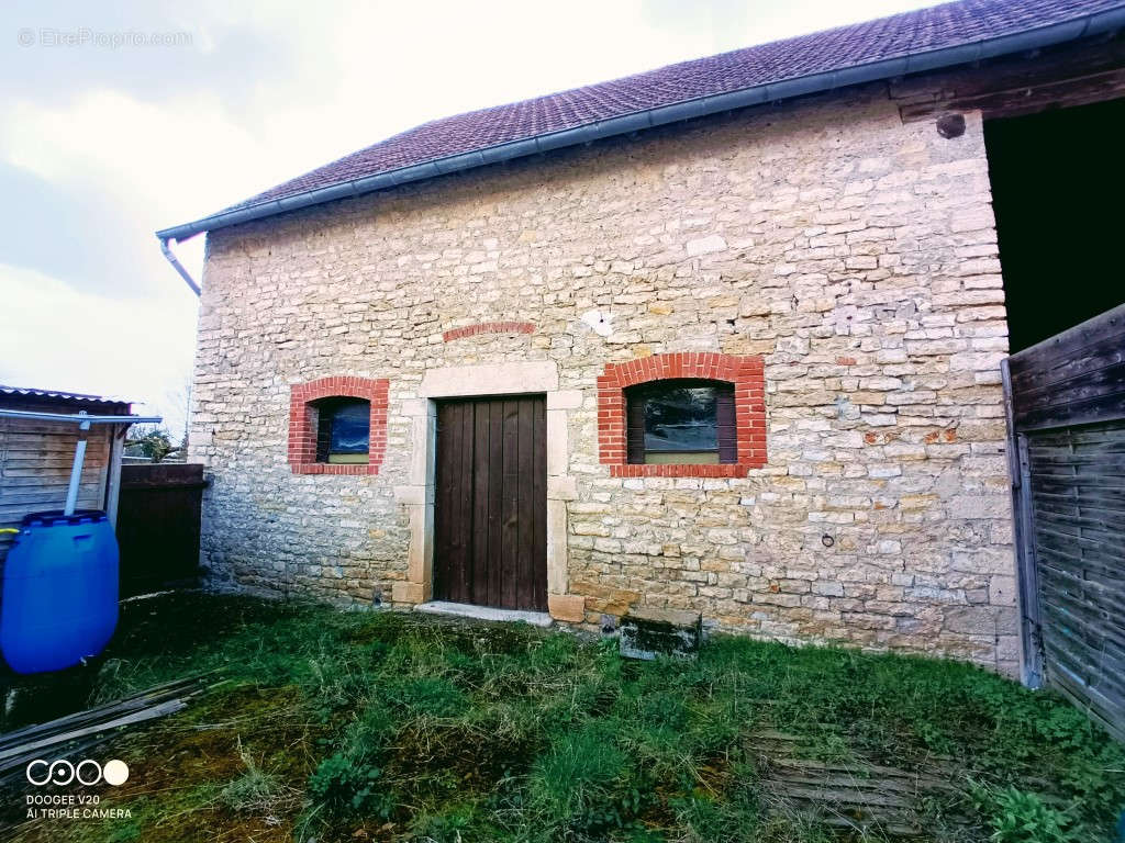 Maison à MIREBEAU-SUR-BEZE