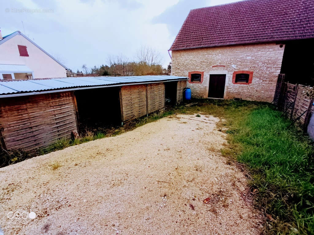 Maison à MIREBEAU-SUR-BEZE