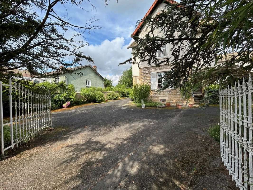 Maison à LA CHAPELLE-DE-GUINCHAY