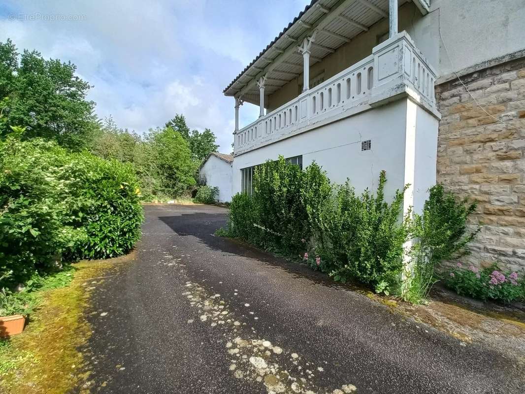 Maison à LA CHAPELLE-DE-GUINCHAY