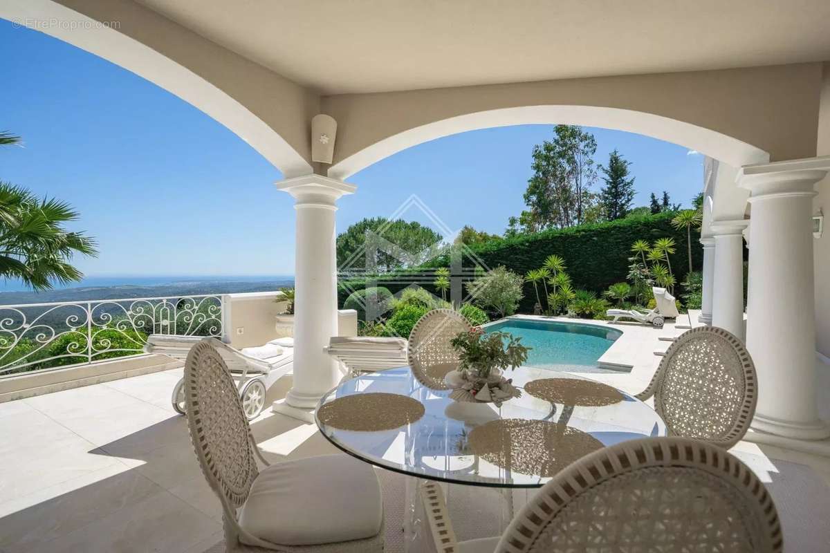 Maison à TOURRETTES-SUR-LOUP