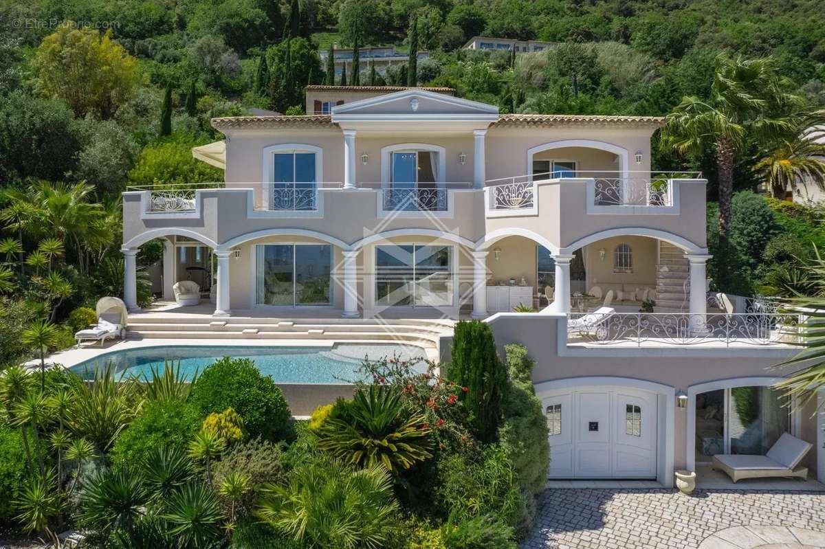 Maison à TOURRETTES-SUR-LOUP