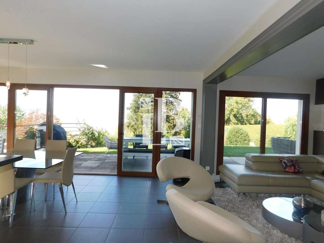 Appartement à MAXILLY-SUR-LEMAN