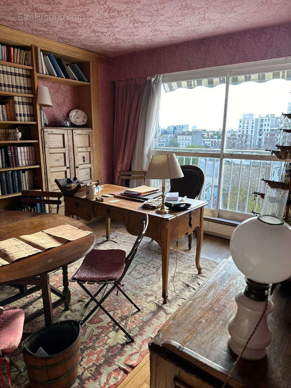 Appartement à PARIS-16E