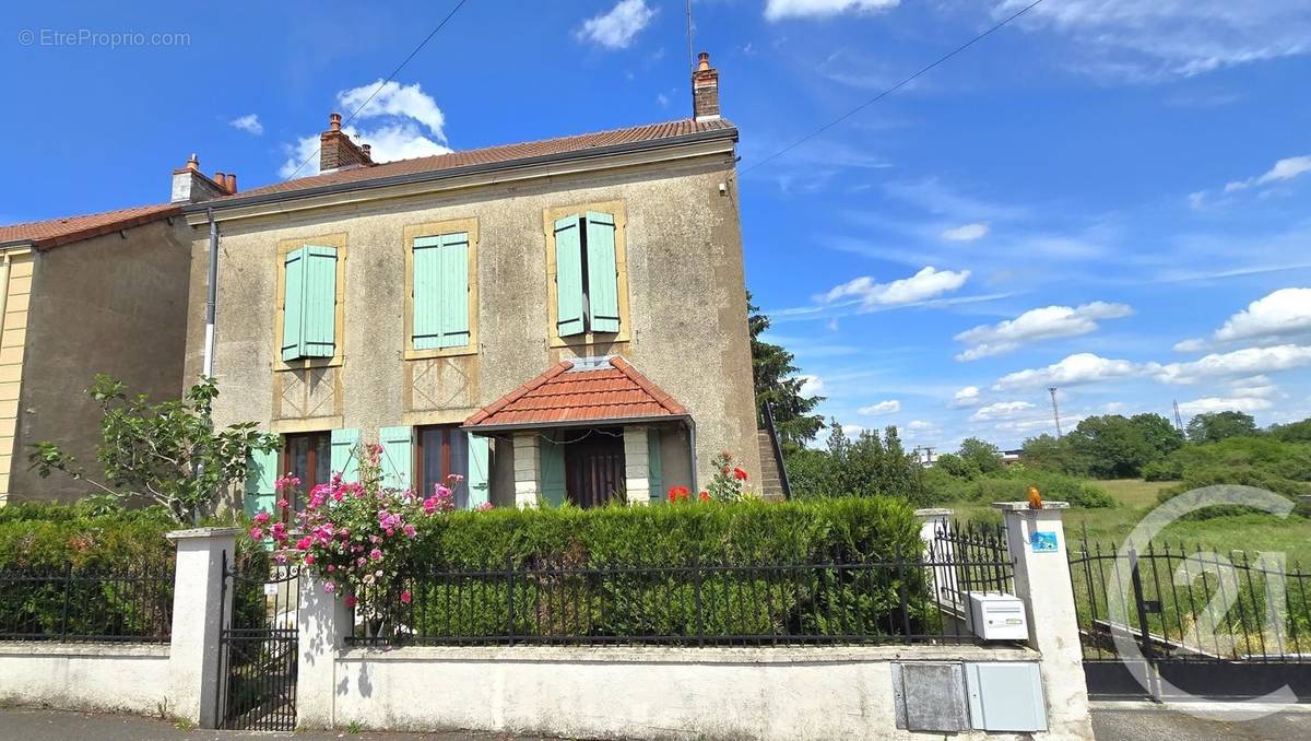 Maison à MONTCHANIN