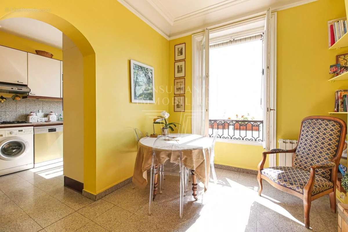 Appartement à NEUILLY-SUR-SEINE