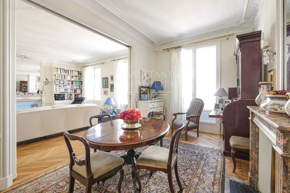 Appartement à NEUILLY-SUR-SEINE