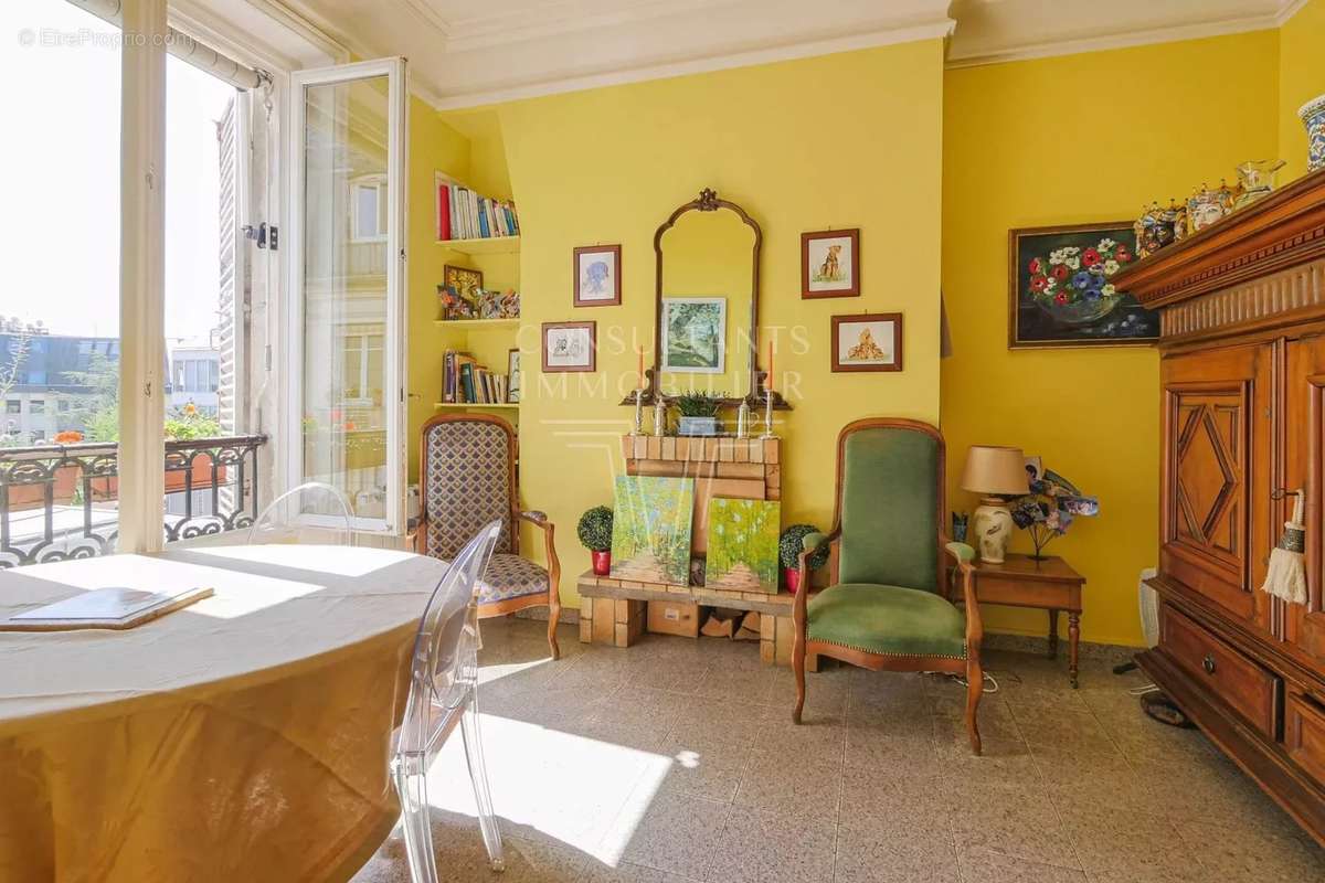 Appartement à NEUILLY-SUR-SEINE