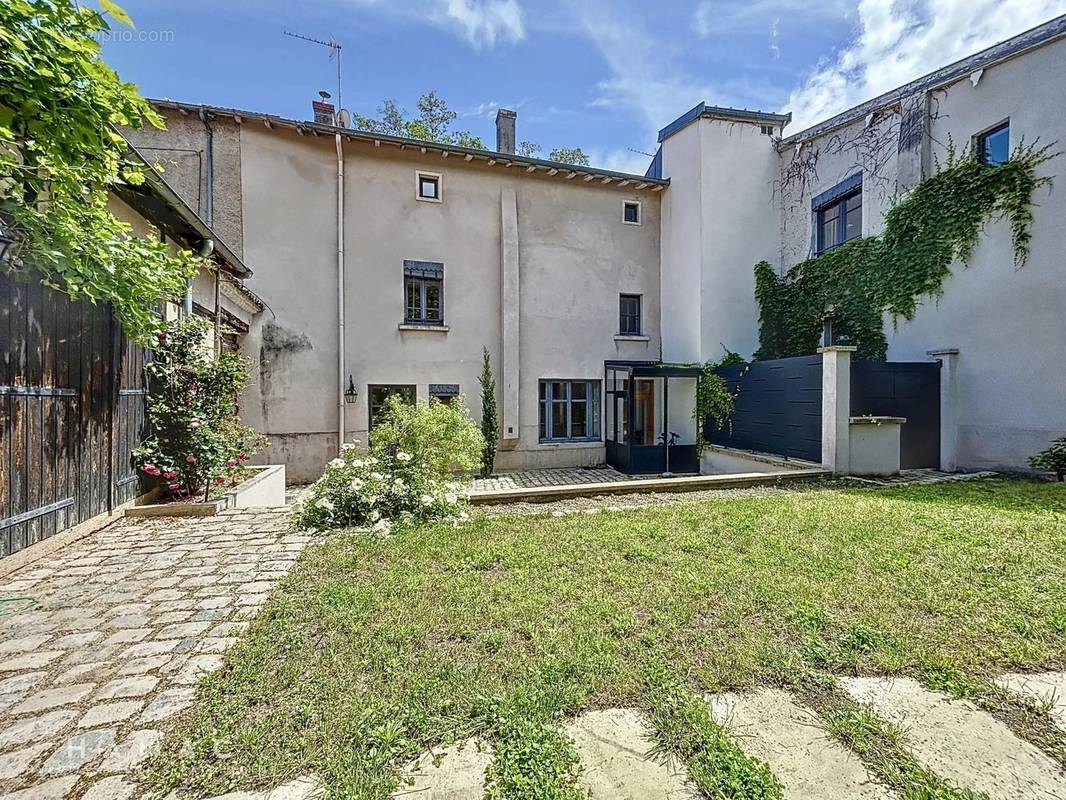 Appartement à SAINTE-FOY-LES-LYON