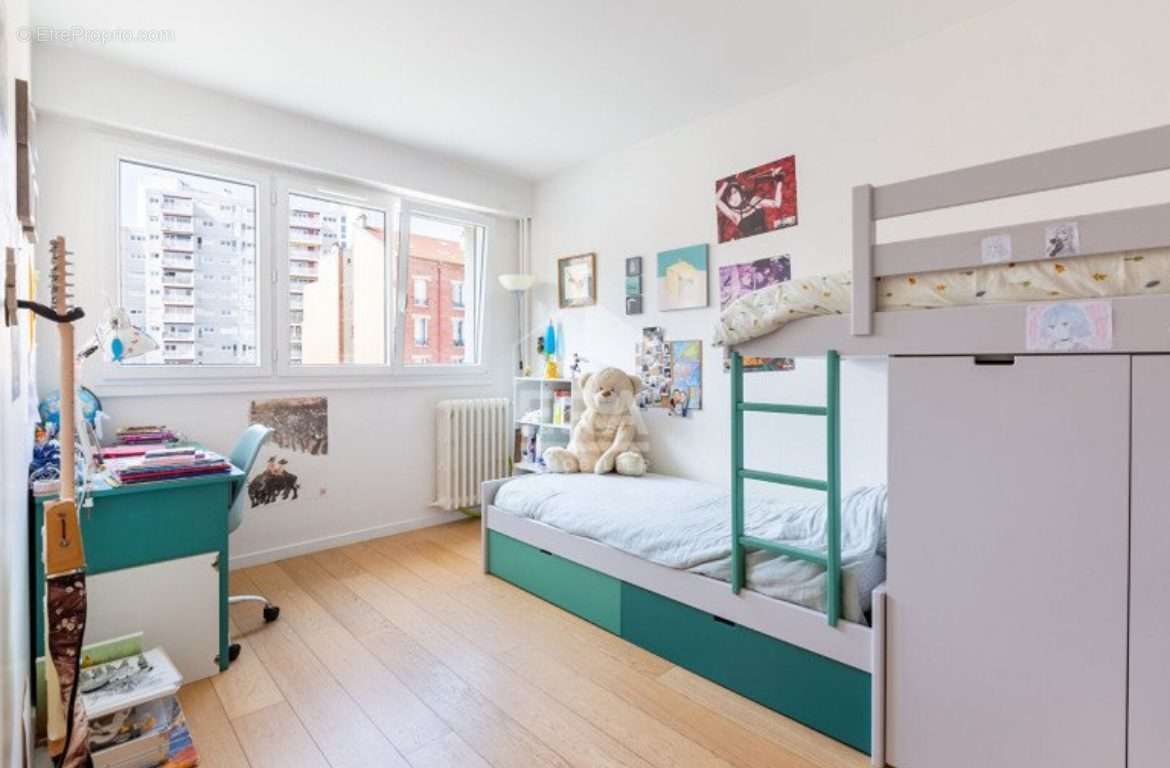 Appartement à COURBEVOIE