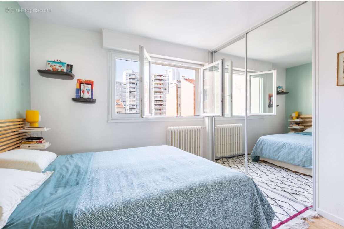 Appartement à COURBEVOIE