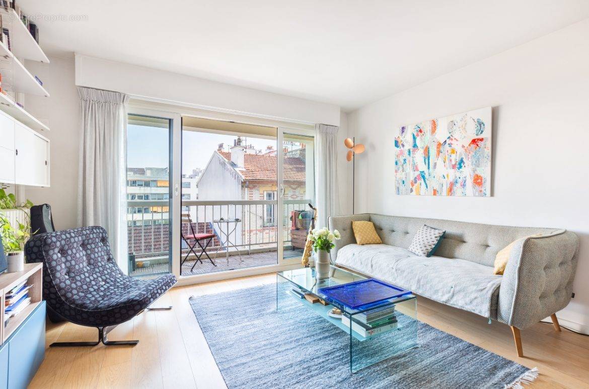 Appartement à COURBEVOIE