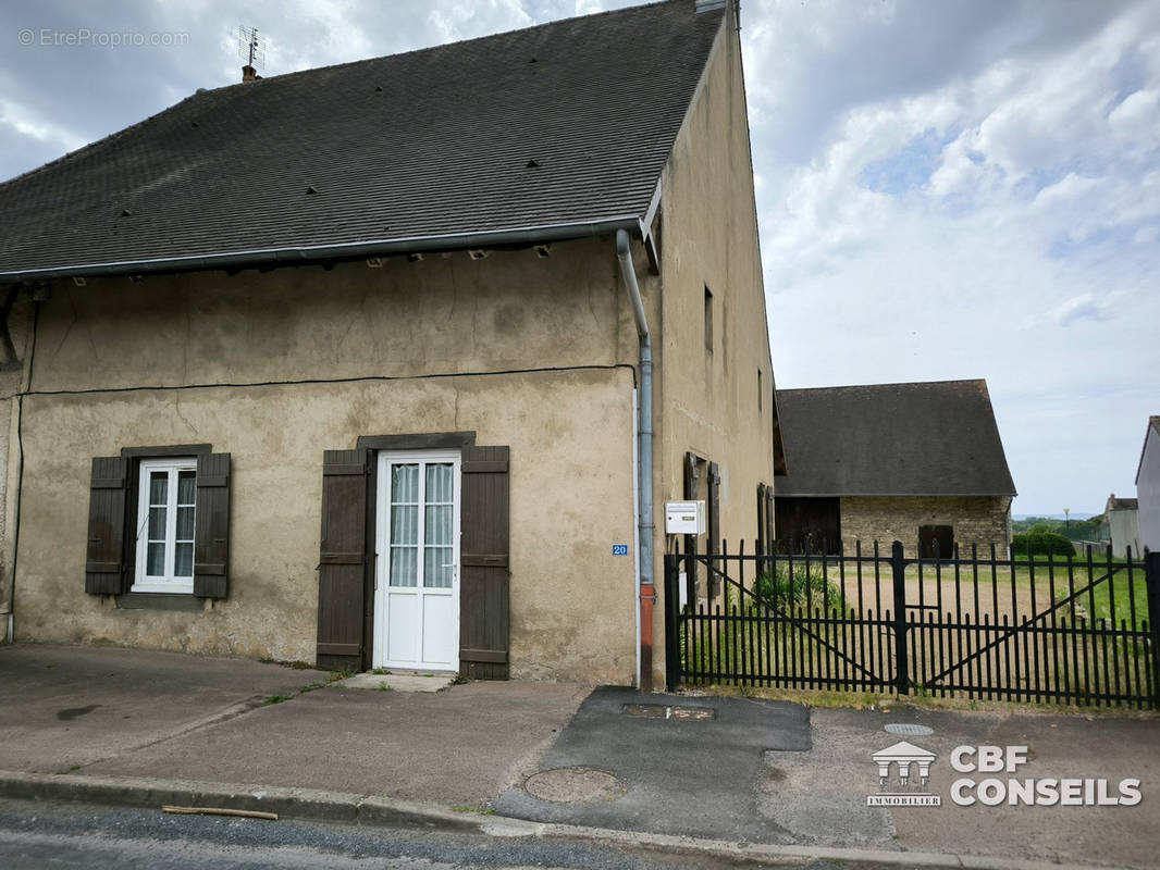 Maison à OUROUX-SUR-SAONE