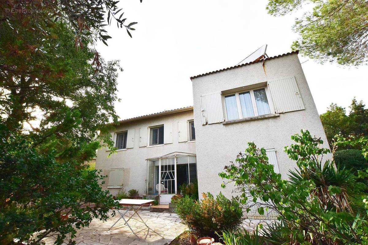 Façade maison 160 m² - Maison à NIMES