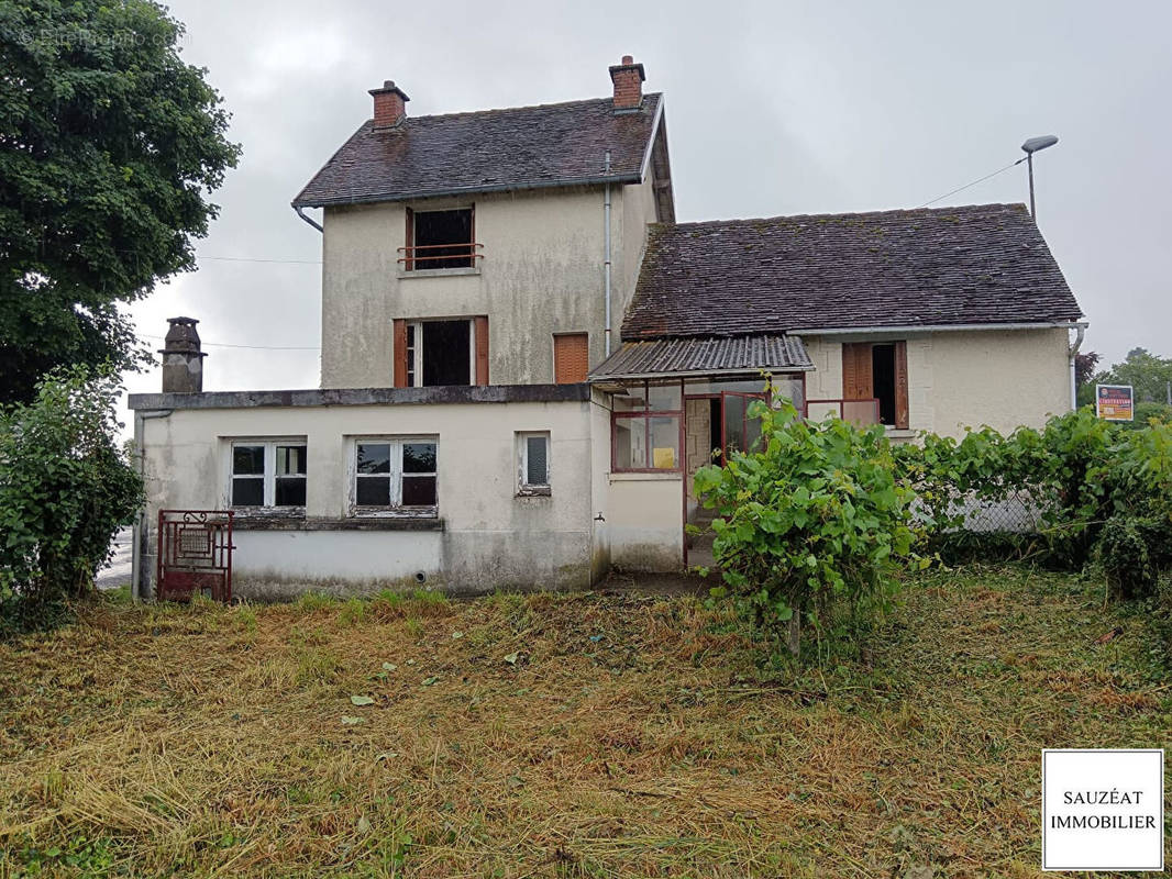 Maison à SAINT-YRIEIX-LA-PERCHE