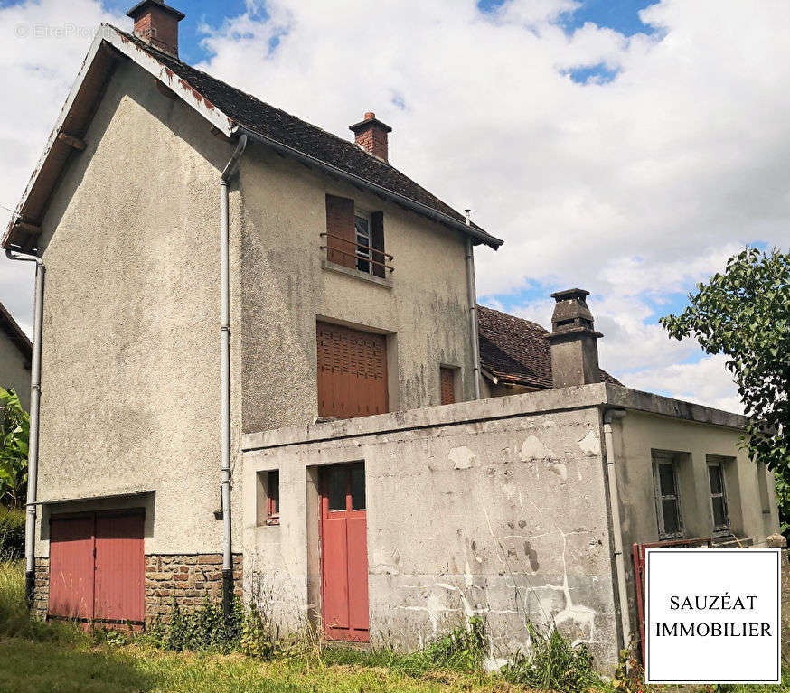 Maison à SAINT-YRIEIX-LA-PERCHE