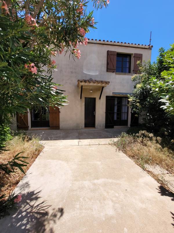 Devant de la maison - Maison à CAVES