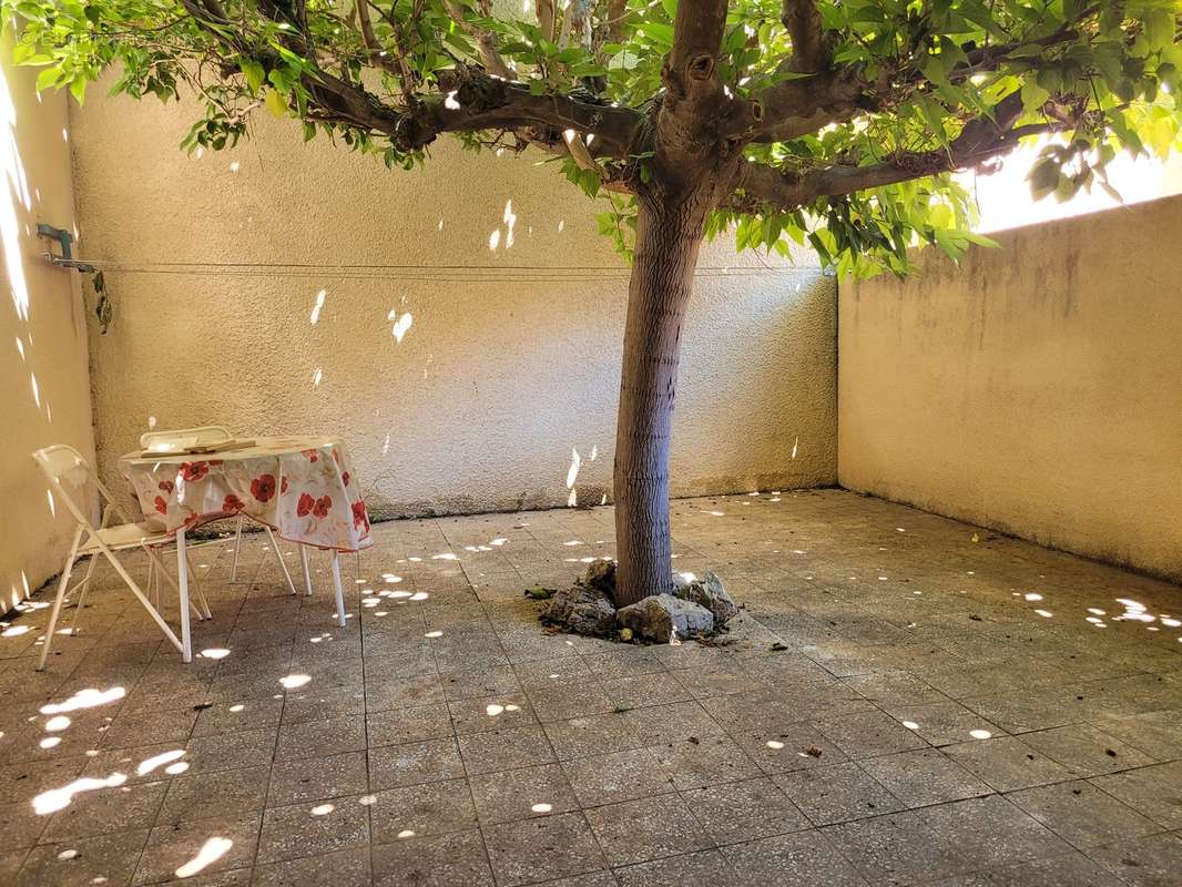 Terrasse ombragé de 27 m² - Maison à CAVES