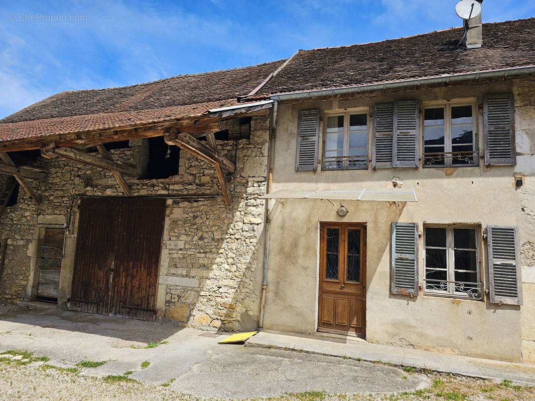 Maison à SAINT-GENIX-SUR-GUIERS