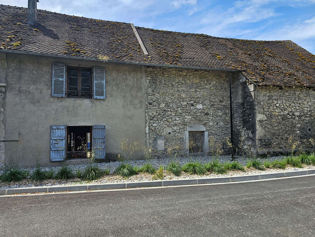 Maison à SAINT-GENIX-SUR-GUIERS