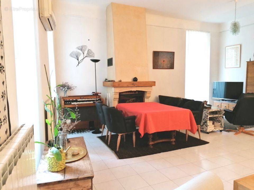 Appartement à MARSEILLE-1E