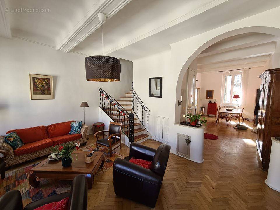 Appartement à MARSEILLE-1E