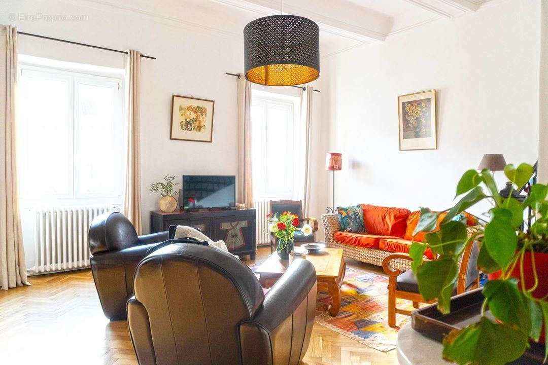 Appartement à MARSEILLE-1E