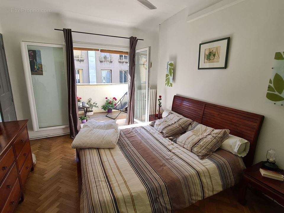 Appartement à MARSEILLE-1E