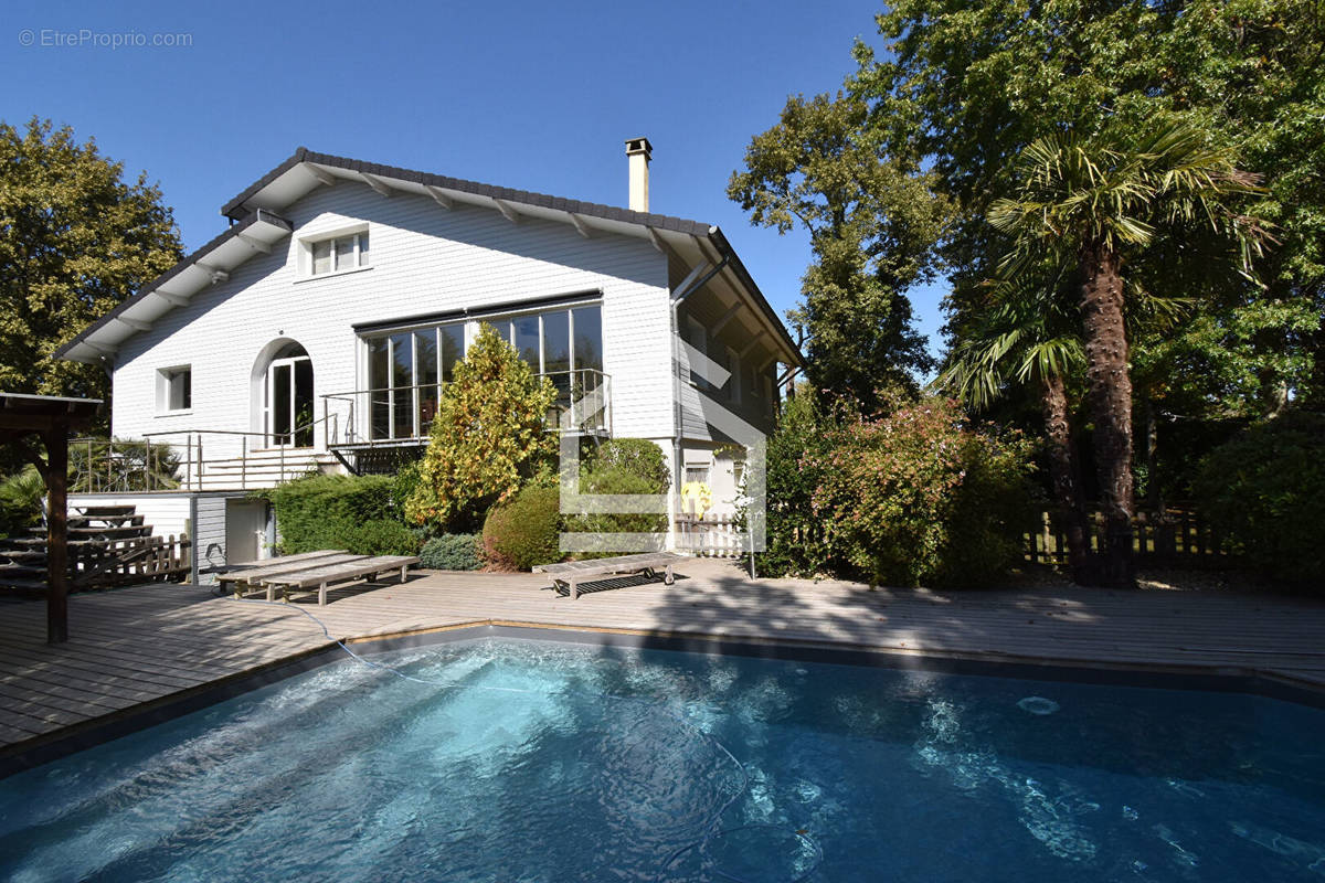 Maison à MARTIGNAS-SUR-JALLE