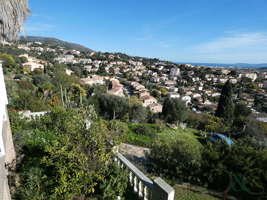 Maison à BORMES-LES-MIMOSAS