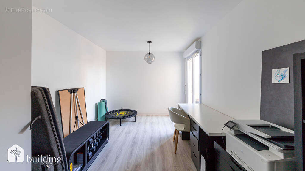 Appartement à COURBEVOIE