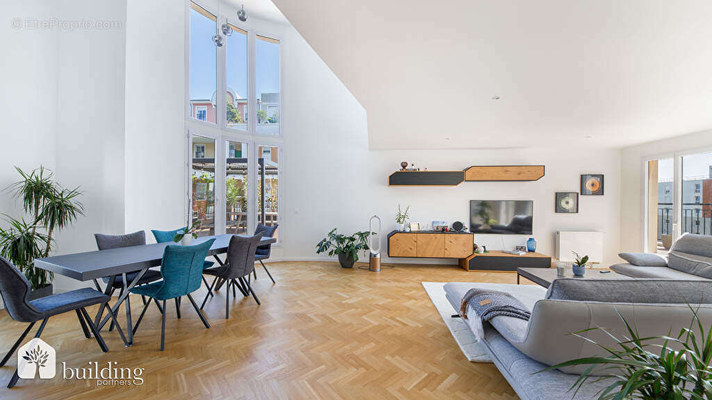 Appartement à COURBEVOIE