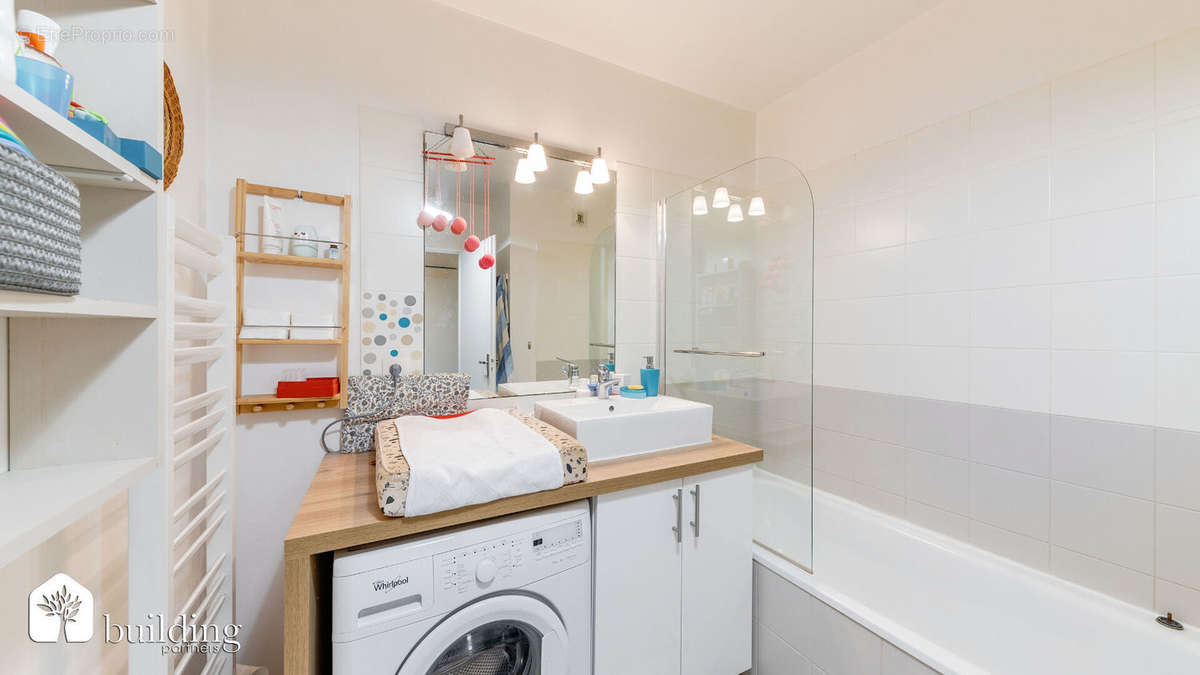 Appartement à COURBEVOIE