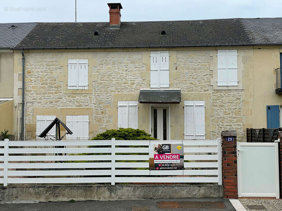 Maison à COULANGES-LES-NEVERS