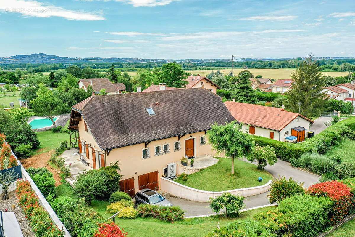 Maison à FRONTONAS