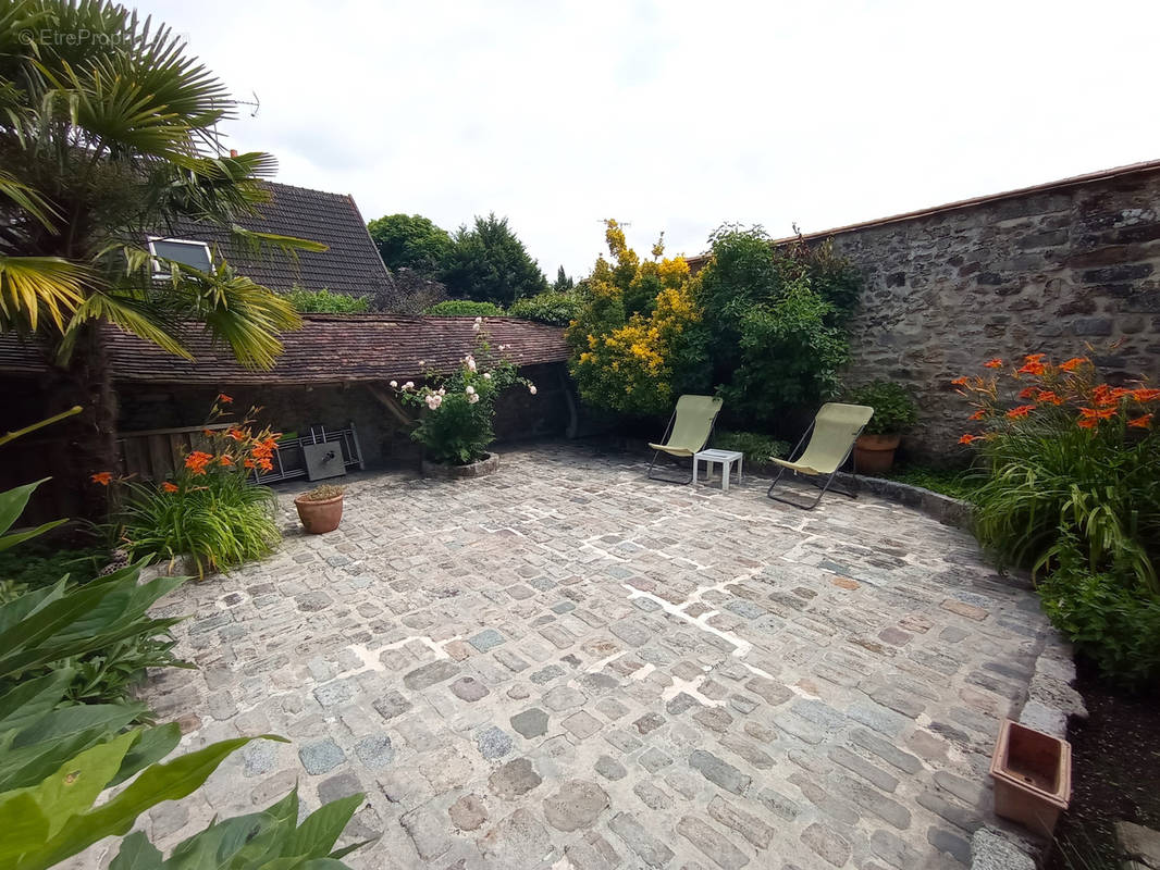 Maison à FONTENAY-LES-BRIIS