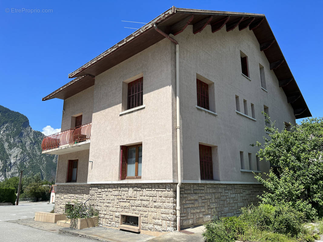 Maison à SAINT-JULIEN-MONT-DENIS