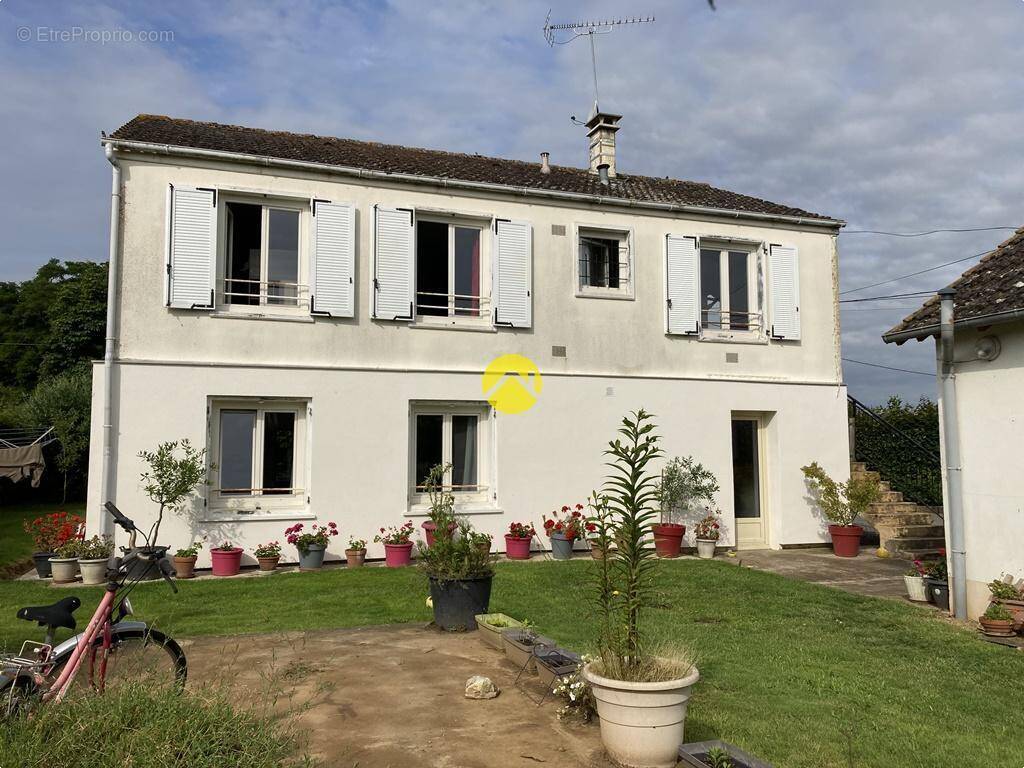 Maison à DUN-SUR-AURON