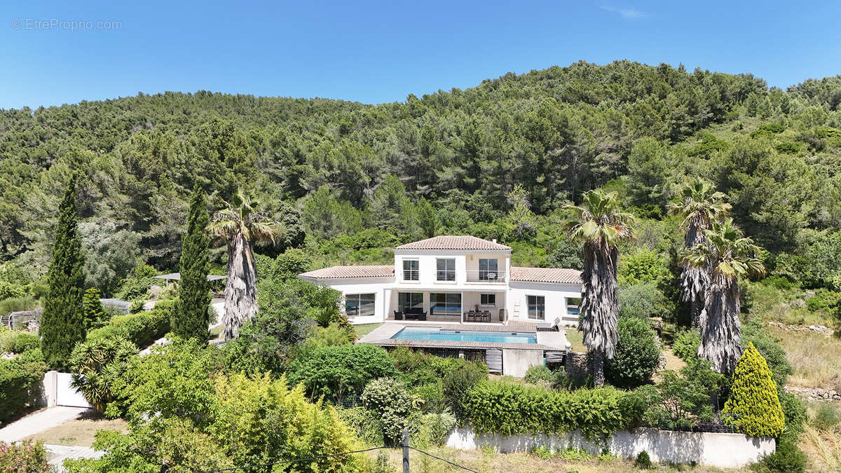 Maison à CARQUEIRANNE