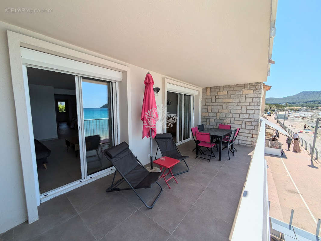 Appartement à SAINT-CYR-SUR-MER