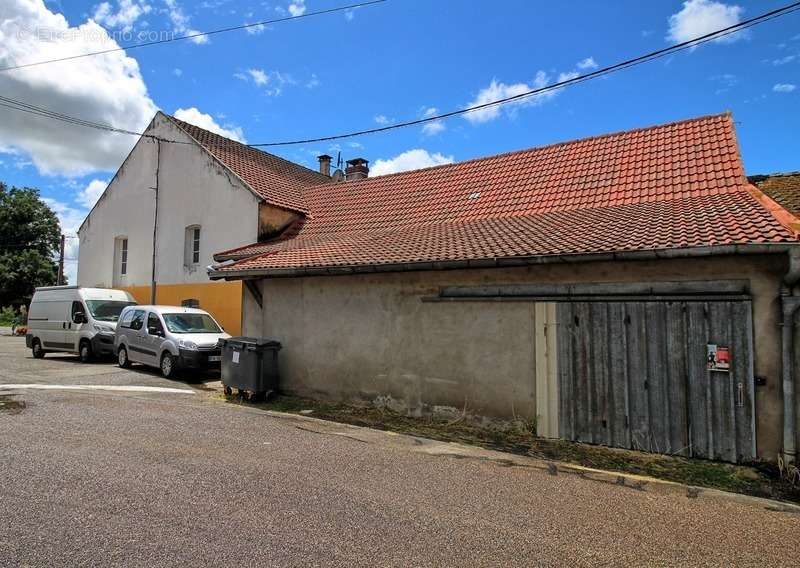 Appartement à ASNANS-BEAUVOISIN